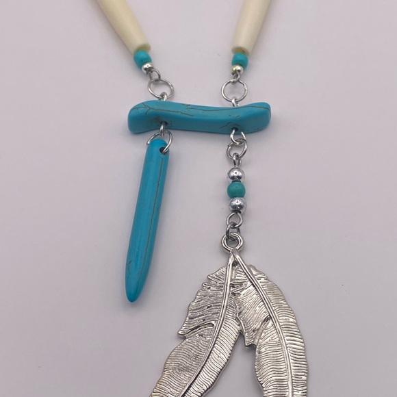 The Flow NWOT Handmade necklace beaded bone beads turquoise howlite pendant - Picture 5 of 8